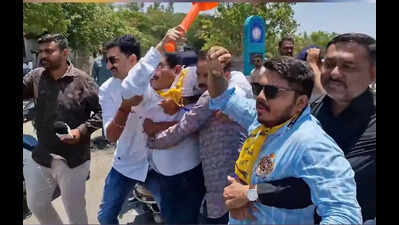 AAP workers detained for protest at Sandhya Bridge