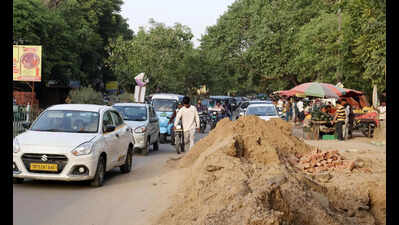 Broken roads, endless jams: Why officer-goers leave home early in Ghaziabad