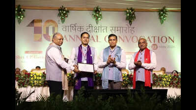 Itankar, wife Shalini among 443 awarded degrees at IIM-Nagpur 10th convocation