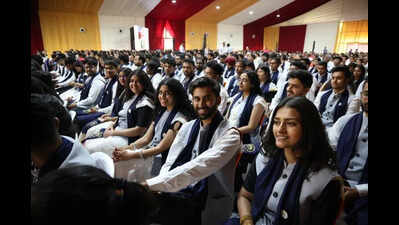 Itankar, wife Shalini among 443 awarded degrees at IIM-Nagpur 10th convocation