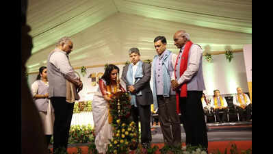 Itankar, wife Shalini among 443 awarded degrees at IIM-Nagpur 10th convocation