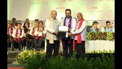 Itankar, wife Shalini among 443 awarded degrees at IIM-Nagpur 10th convocation
