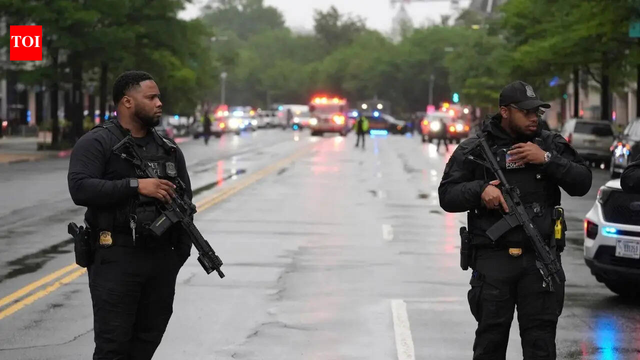 White House shooting scare latest updates: US secret service shoots person near scene, bystander too shot