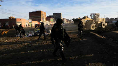 Bolivian police confront protesters blockading roads