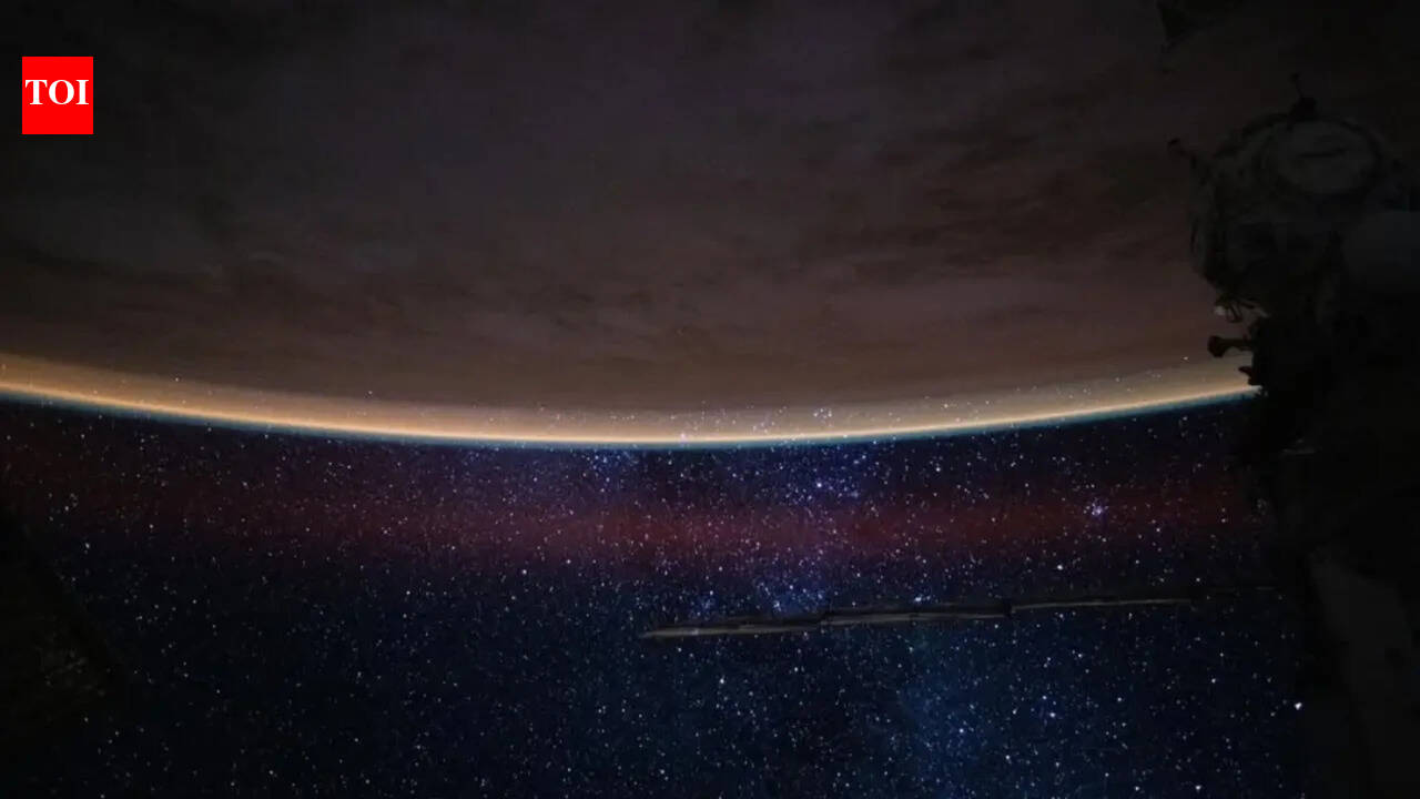 Nasa shares stellar image of faint airglow in Earth's atmosphere