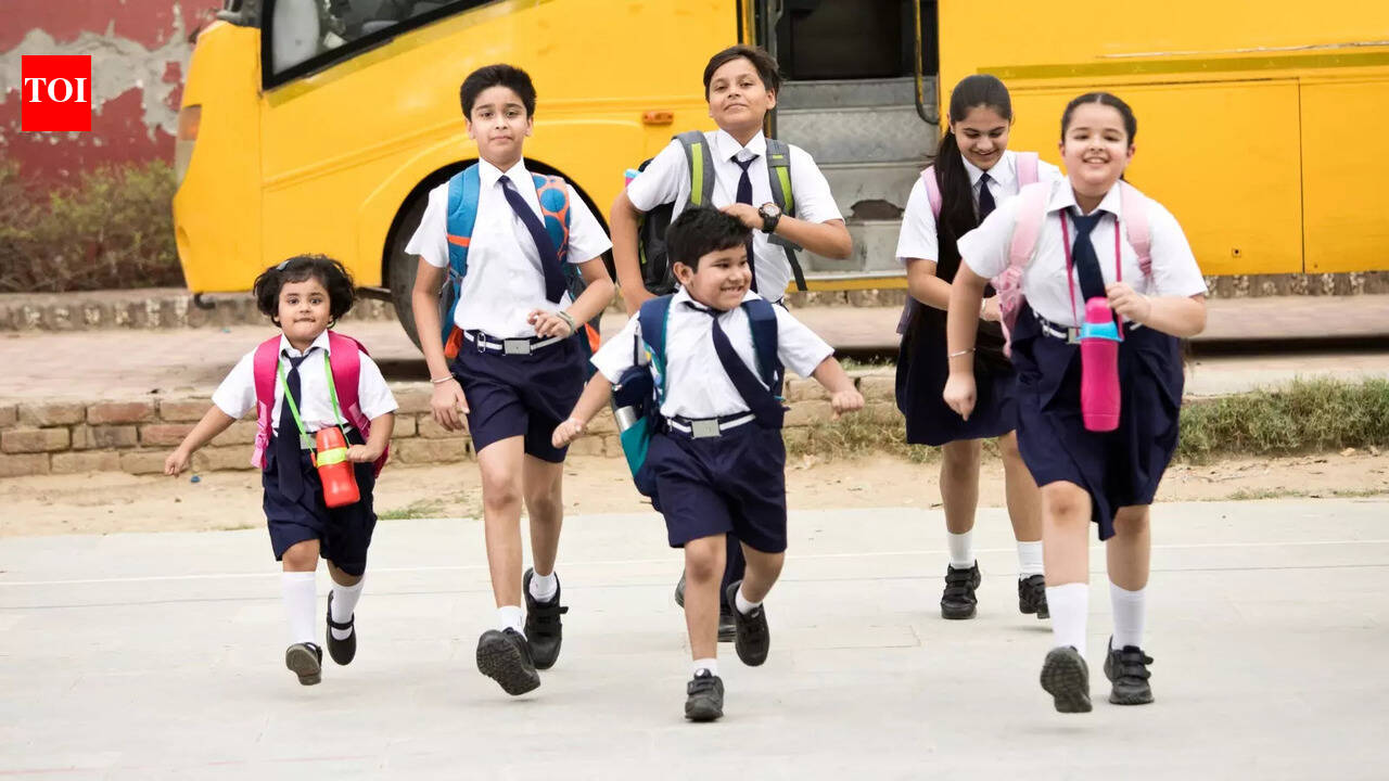 जम्मू-कश्मीर में गर्मी के बीच जम्मू संभाग के स्कूलों में गर्मी की छुट्टियों की घोषणा की गई है