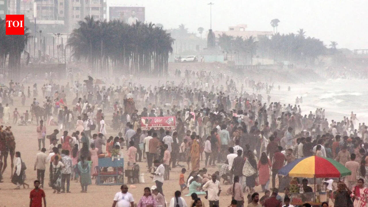 Coastal districts struggle with heatwave, thunderstorms bring slight respite