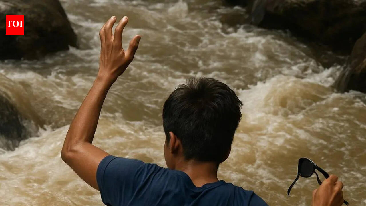 17yo swept away in Ganga while trying to retrieve sunglasses