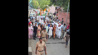 Cong protests fuel price hike in Sector 32