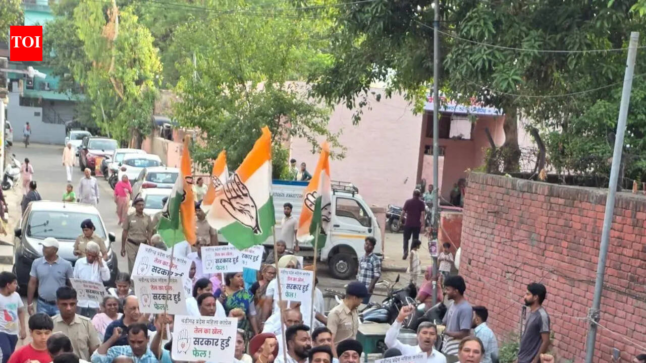 Cong protests fuel price hike in Sector 32