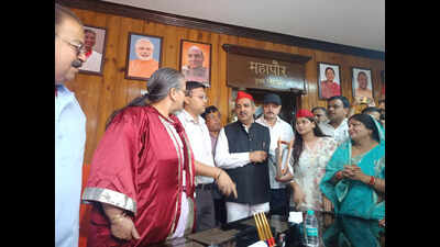 After HC rap, mayor administers oath to SP corporator
