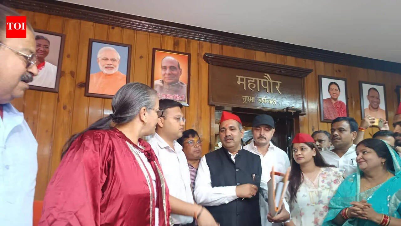 After HC rap, mayor administers oath to SP corporator