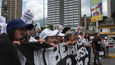 Inmates alleging torture take over Venezuelan prison