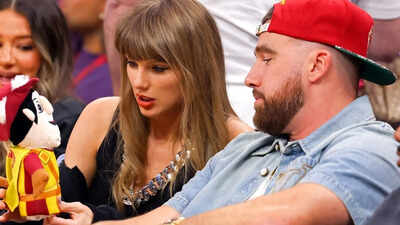  Lip reader reveals adorable conversations