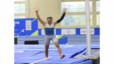 Double delight as Dev Meena, Kuldeep Kumar rewrite pole vault record in Federation Cup