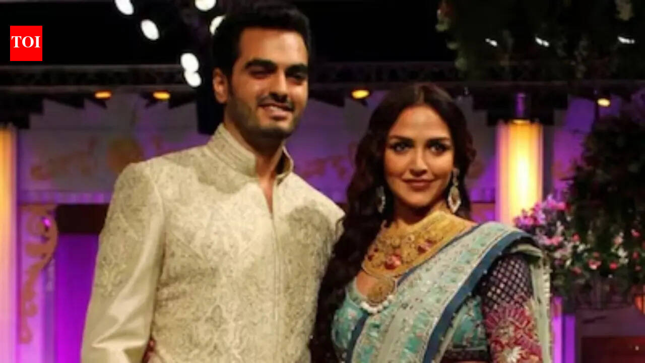 Esha Deol reposts group photo with ex-husband Bharat Takhtani from weekend lunch outing with Jackky Bhagnani and Smriti Khanna