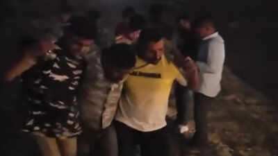  2 accused nabbed in encounter after father and son were stabbed to death