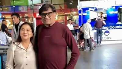 'Kandhe pe haath': Ashok Saraf and Nivedita Saraf blush at paparazzi request at Mumbai airport after Cannes return - WATCH