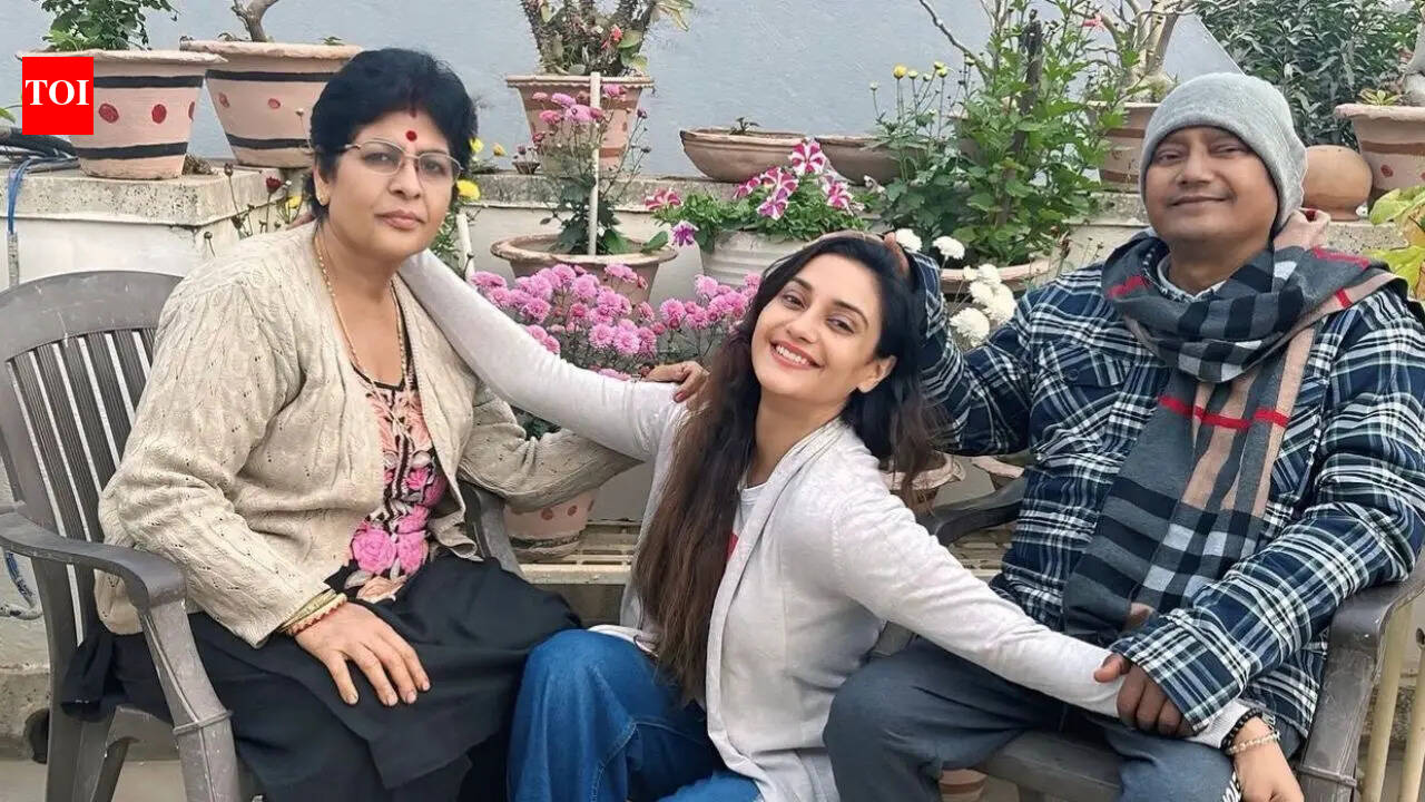Actress Rati Pandey’s father passes away after battling kidney ailment; fans share condolences