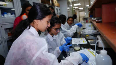 Manasvi programme at IIT Delhi engages Delhi-NCR government schoolgirls in STEM learning