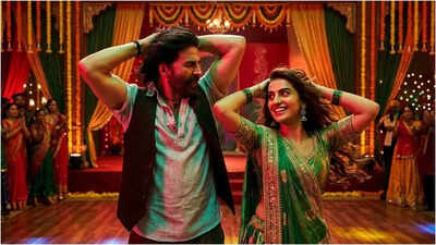 Netizens love 'Ghis Ghis Ghis' from 'Welcome To The Jungle'; Akshay Kumar and Akshara Singh dance their heart out