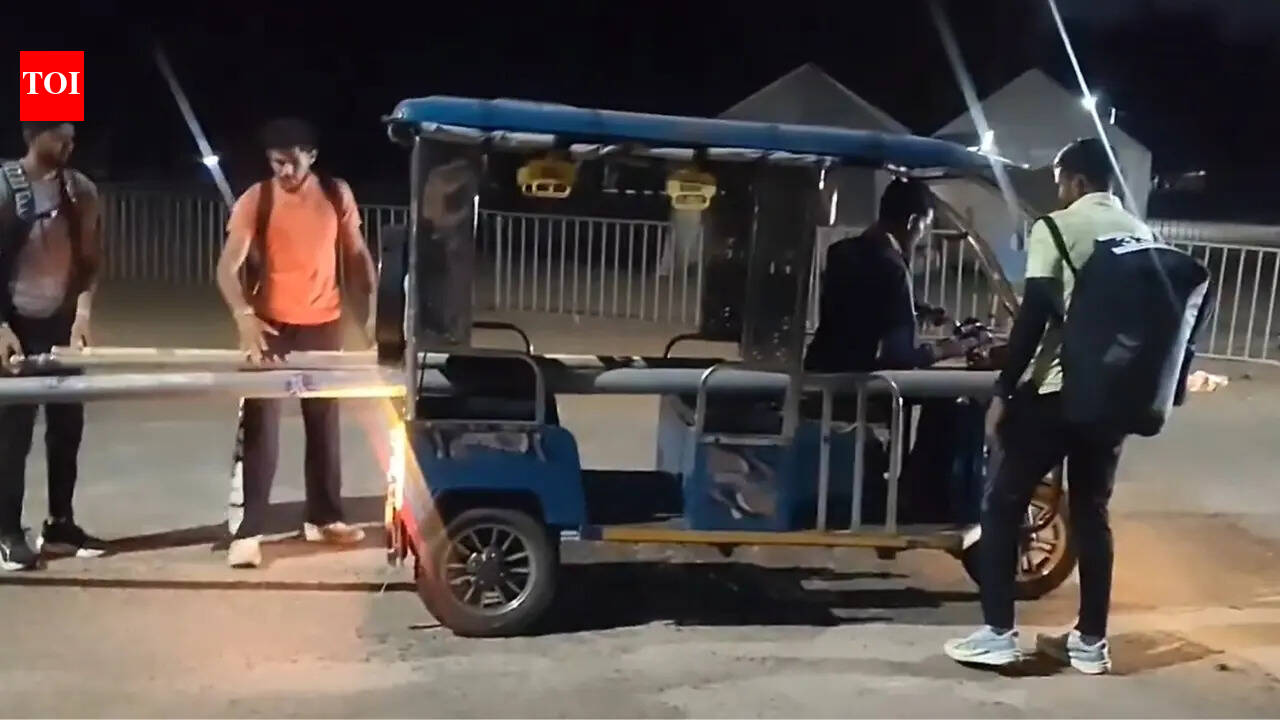 India fails its athletes again: Pole vaulters carry equipment on e-rickshaw minutes after breaking national record - Watch