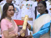 Hema Malini accepts Dharmendra's posthumous Padma Vibhushan; Ahana breaks down