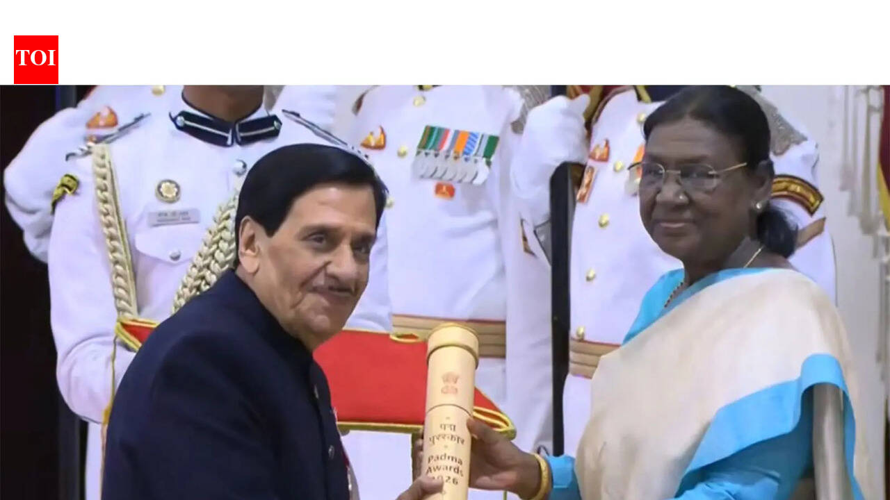Arvind Vaidya receives Padma Shri from President Droupadi Murmu; Daughter Vandana Pathak calls him her ‘Superstar’
