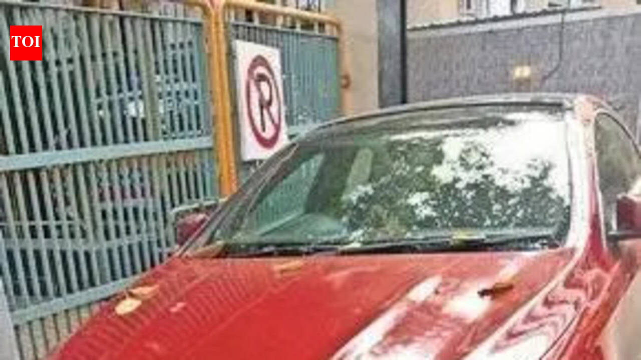 Asked to halt, student hits security personnel at Marine Drive, flees