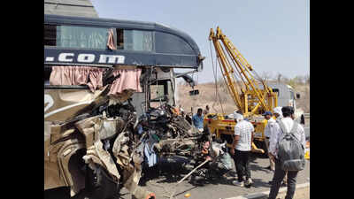 Six killed in 2-fold accident involving 3 vehicles in Dhule