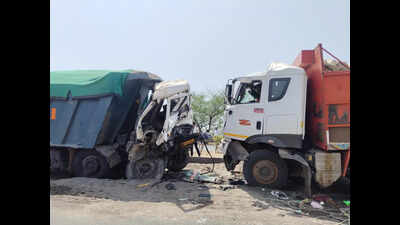 Six killed in 2-fold accident involving 3 vehicles in Dhule