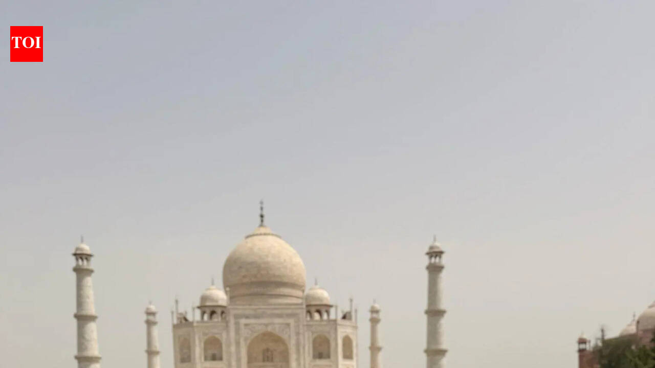 ‘One of love treasures of the world’: Rubio at Taj
