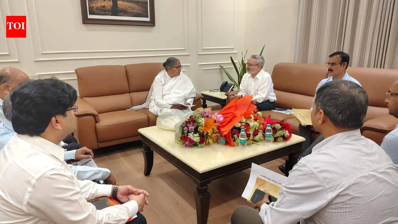Minister reviews secondary education reforms progress