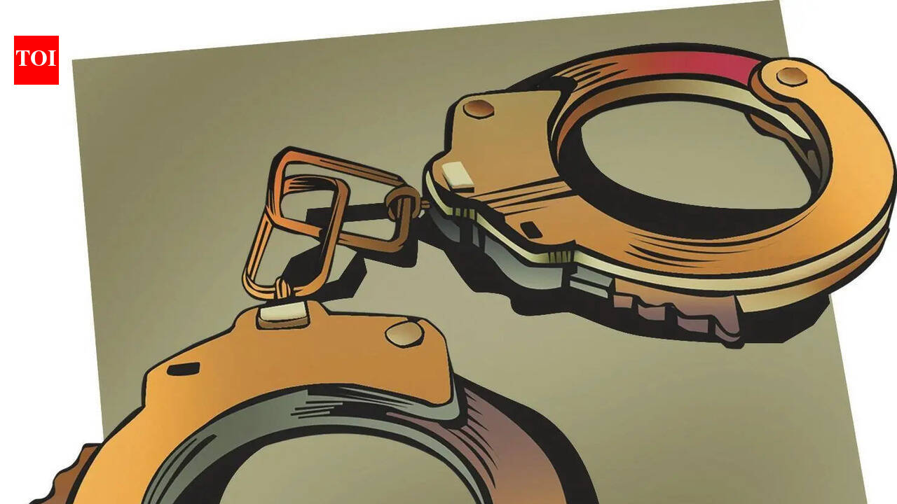 Two arrested for liquor shop robbery in Paharganj; special cell cracks Vivek Vihar firing