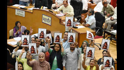 MCD House adjourned twice