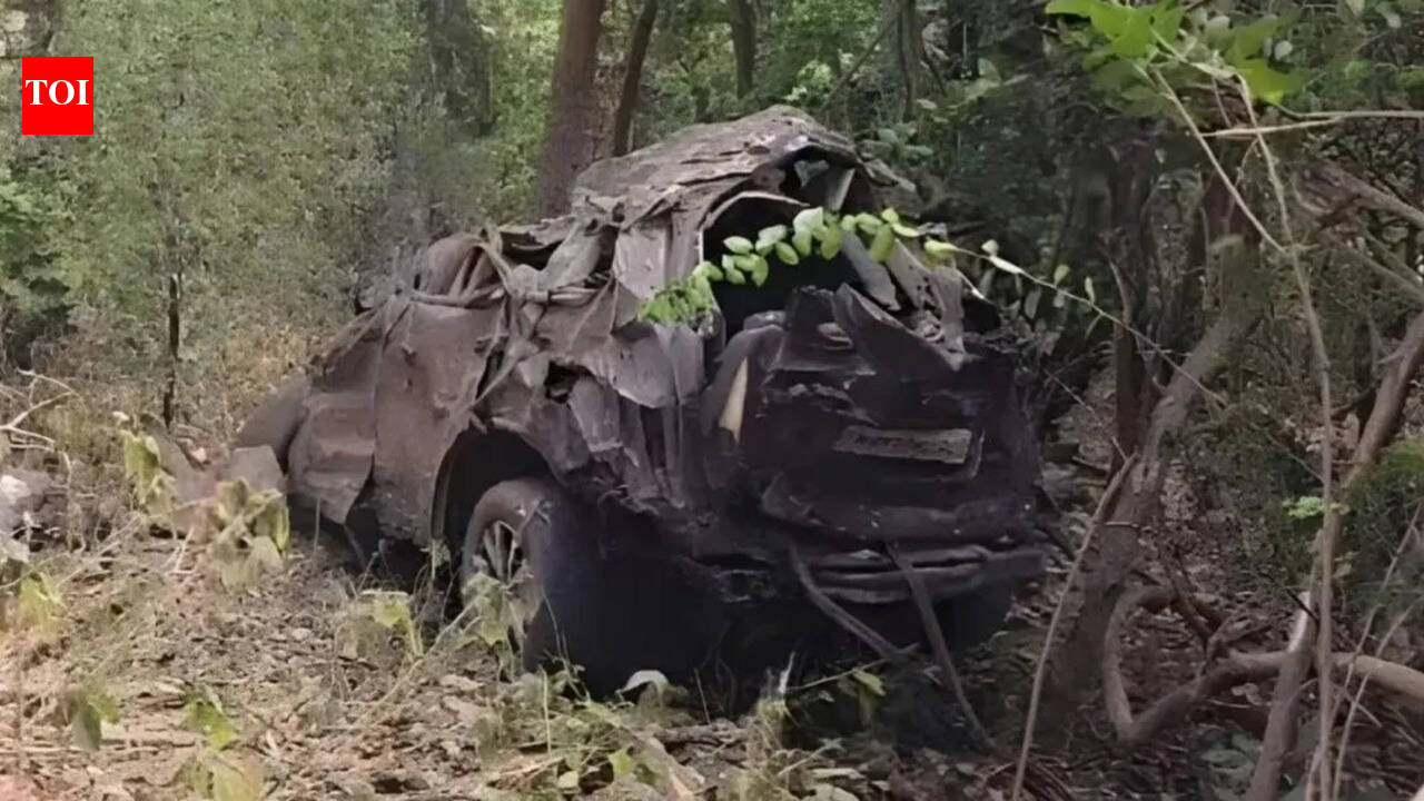 8 killed as SUV plunges 1,500ft into Ambenali ghat valley; 7 friends among 8 killed; wreck traced after 18 hours