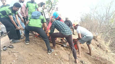 8 killed as SUV plunges 1,500ft into Ambenali ghat valley; 7 friends among 8 killed; wreck traced after 18 hours