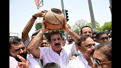 Congress leads Jal Bhawan siege over Jaipur water crisis