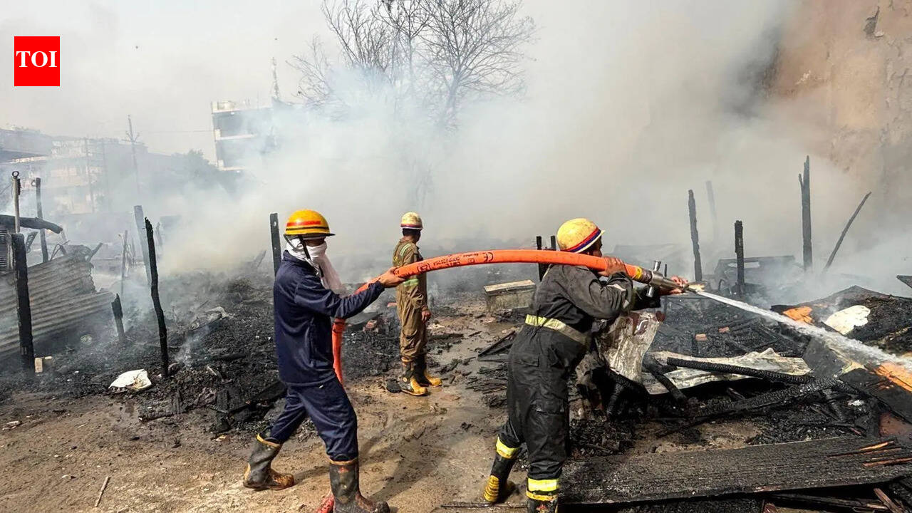 Twelve shanties and four cars destroyed in Vasundhara slum fire