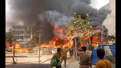 Twelve shanties and four cars destroyed in Vasundhara slum fire