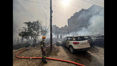 Twelve shanties and four cars destroyed in Vasundhara slum fire