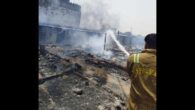 Fire burns down 25 shanties in Dankaur