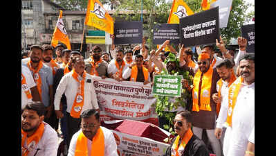 Shiv Sena stages agitation against poor quality pre-monsoon work, waterlogging in Pune