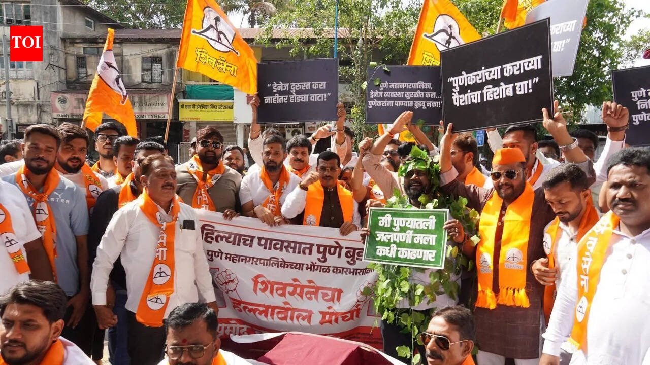 Shiv Sena stages agitation against poor quality pre-monsoon work, waterlogging in Pune