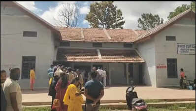 Queuing parents spring a surprise on KR Pet KPS institution