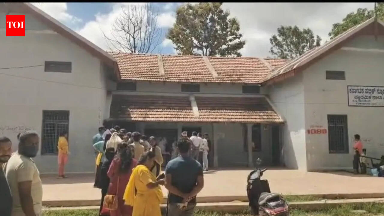 Queuing parents spring a surprise on KR Pet KPS institution