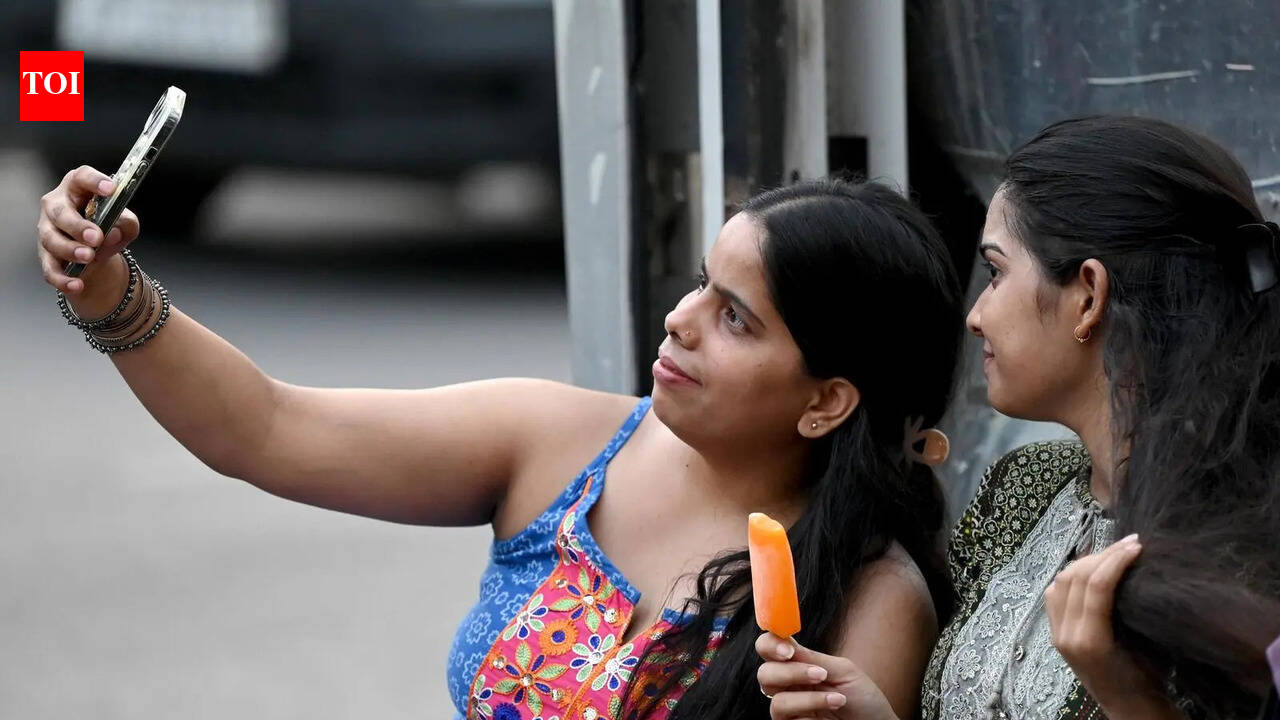 Menacing Monday scorches Lucknow at 42.3°C