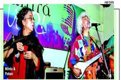 Paban Das Baul jammed with the Krosswindz at Tantra, The Park in Kolkata