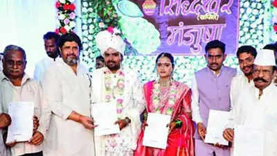 Groom’s family gifts Rs 1 lakh accident cover to 3,465 Maharashtra villagers