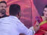 Fan breaks security to propose to Samantha in front of Raj Nidimoru